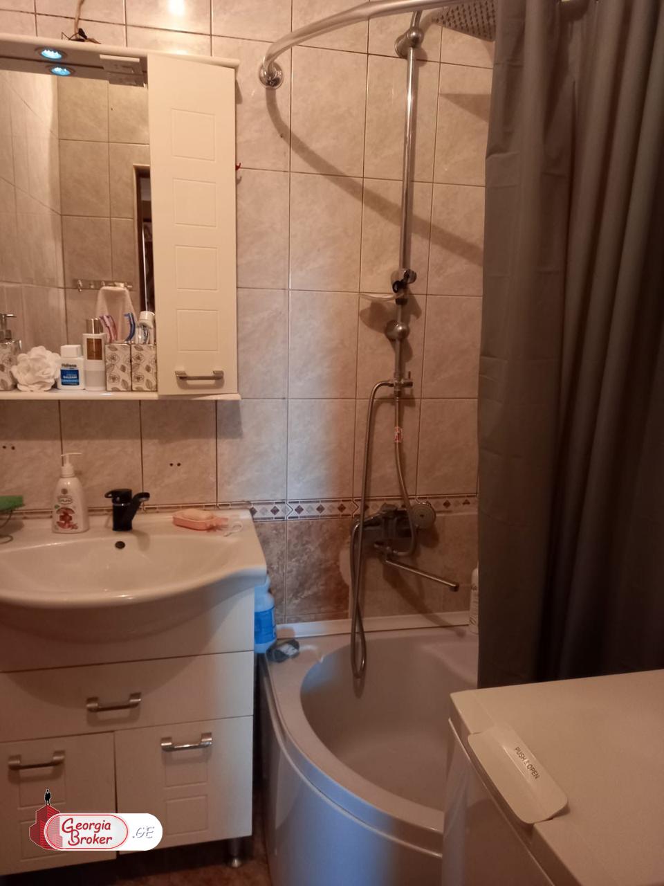 nearly repaired 3-room apartment for sale