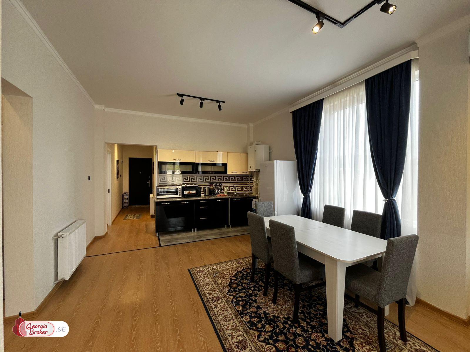 იყიდება ახალი გარემონტებული 4 ოთახიანი სახლი