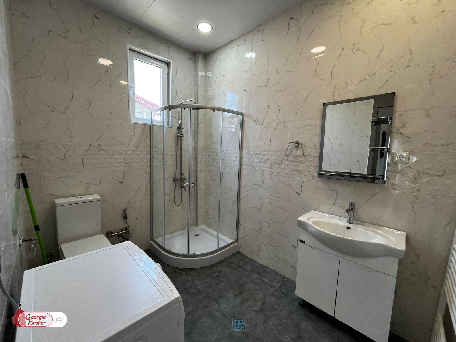 იყიდება ახალი გარემონტებული 4 ოთახიანი სახლი