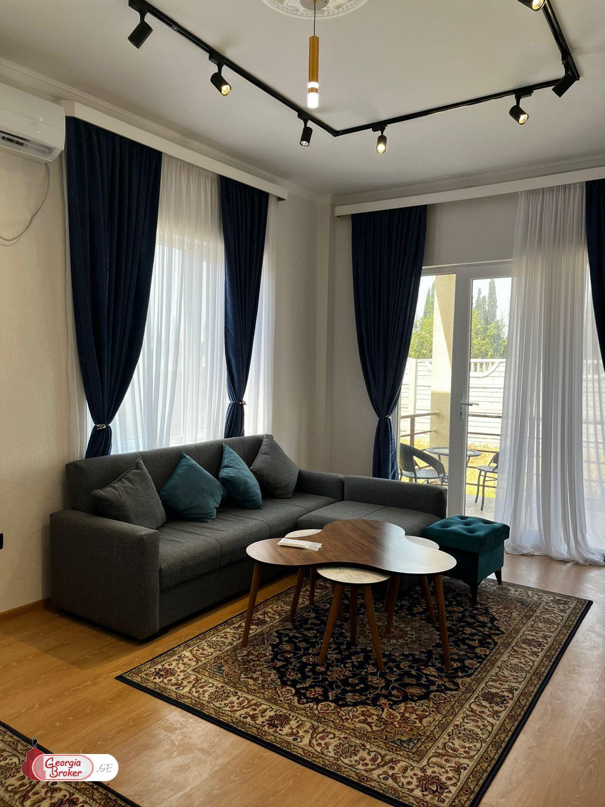 იყიდება ახალი გარემონტებული 4 ოთახიანი სახლი