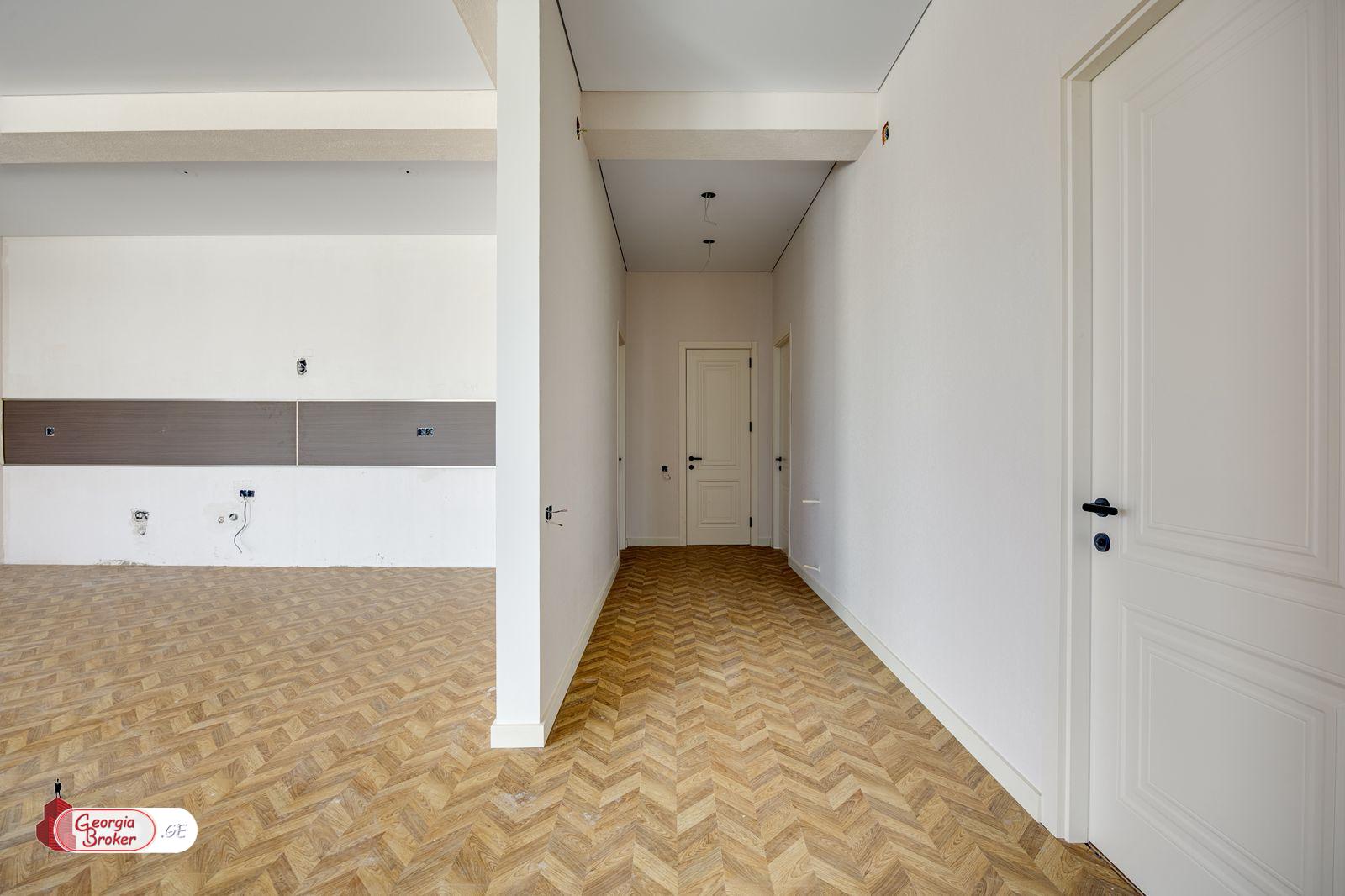 იყიდება ახალი გარემონტებული 5 ოთახიანი სახლი