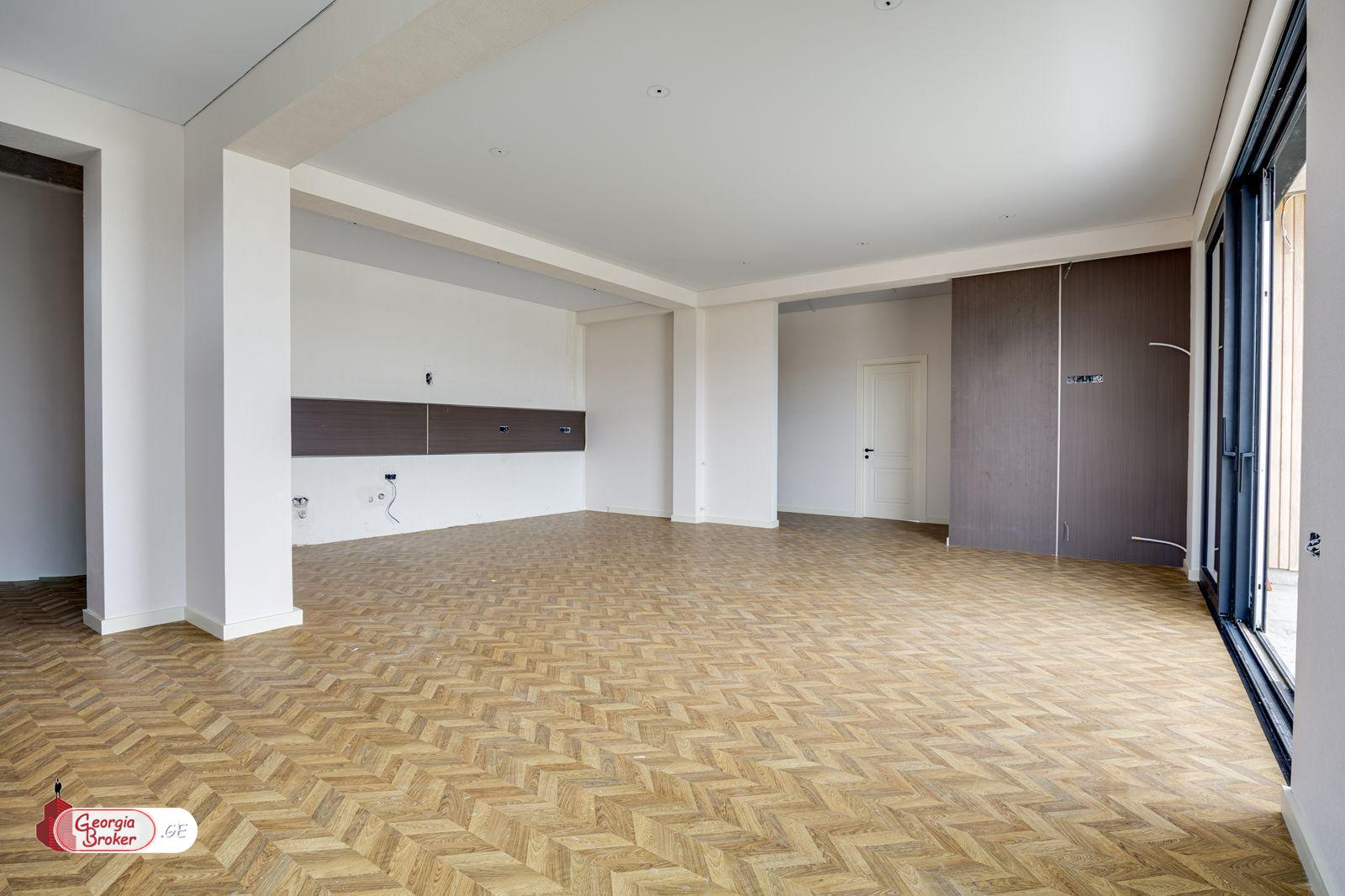 იყიდება ახალი გარემონტებული 5 ოთახიანი სახლი