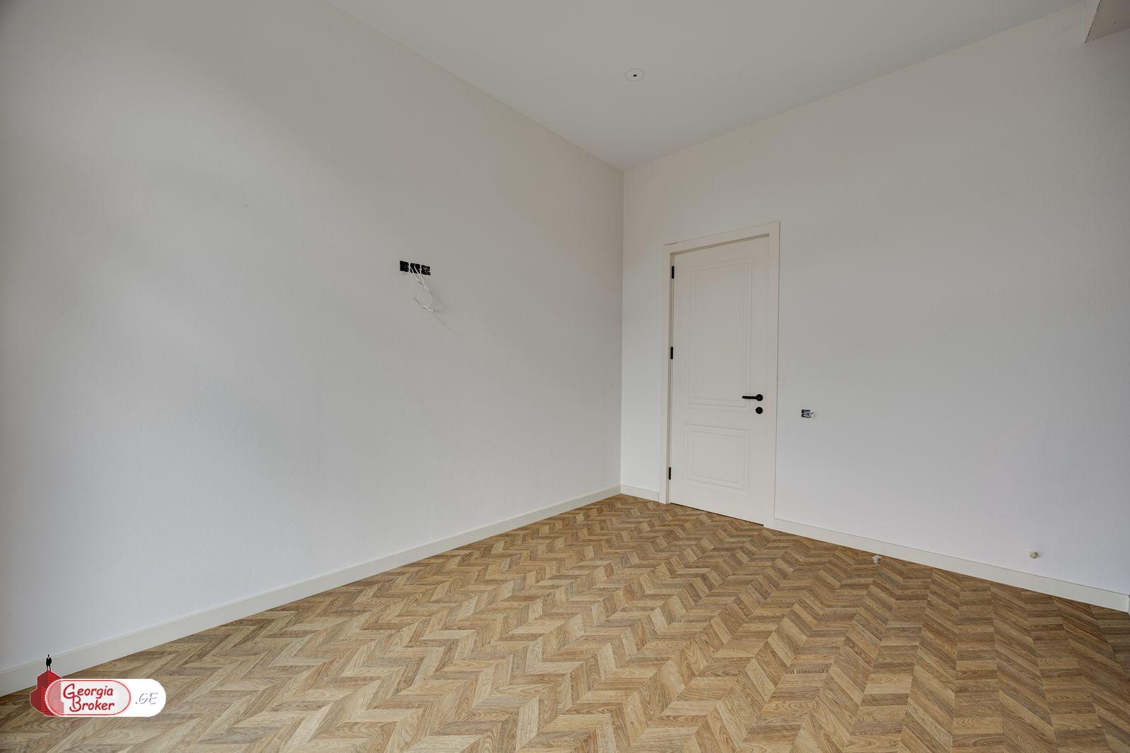 იყიდება ახალი გარემონტებული 5 ოთახიანი სახლი