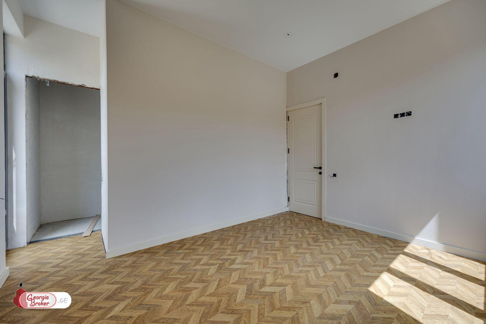 იყიდება ახალი გარემონტებული 5 ოთახიანი სახლი