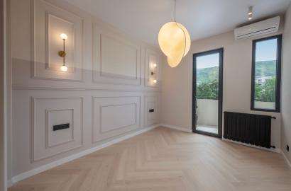 იყიდება ახალი გარემონტებული 5 ოთახიანი ბინა