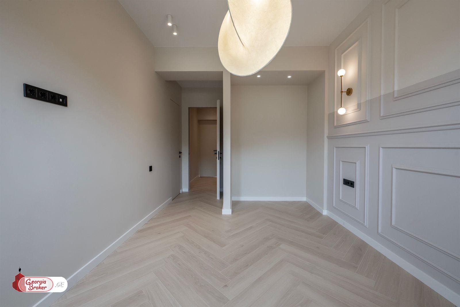 იყიდება ახალი გარემონტებული 5 ოთახიანი ბინა