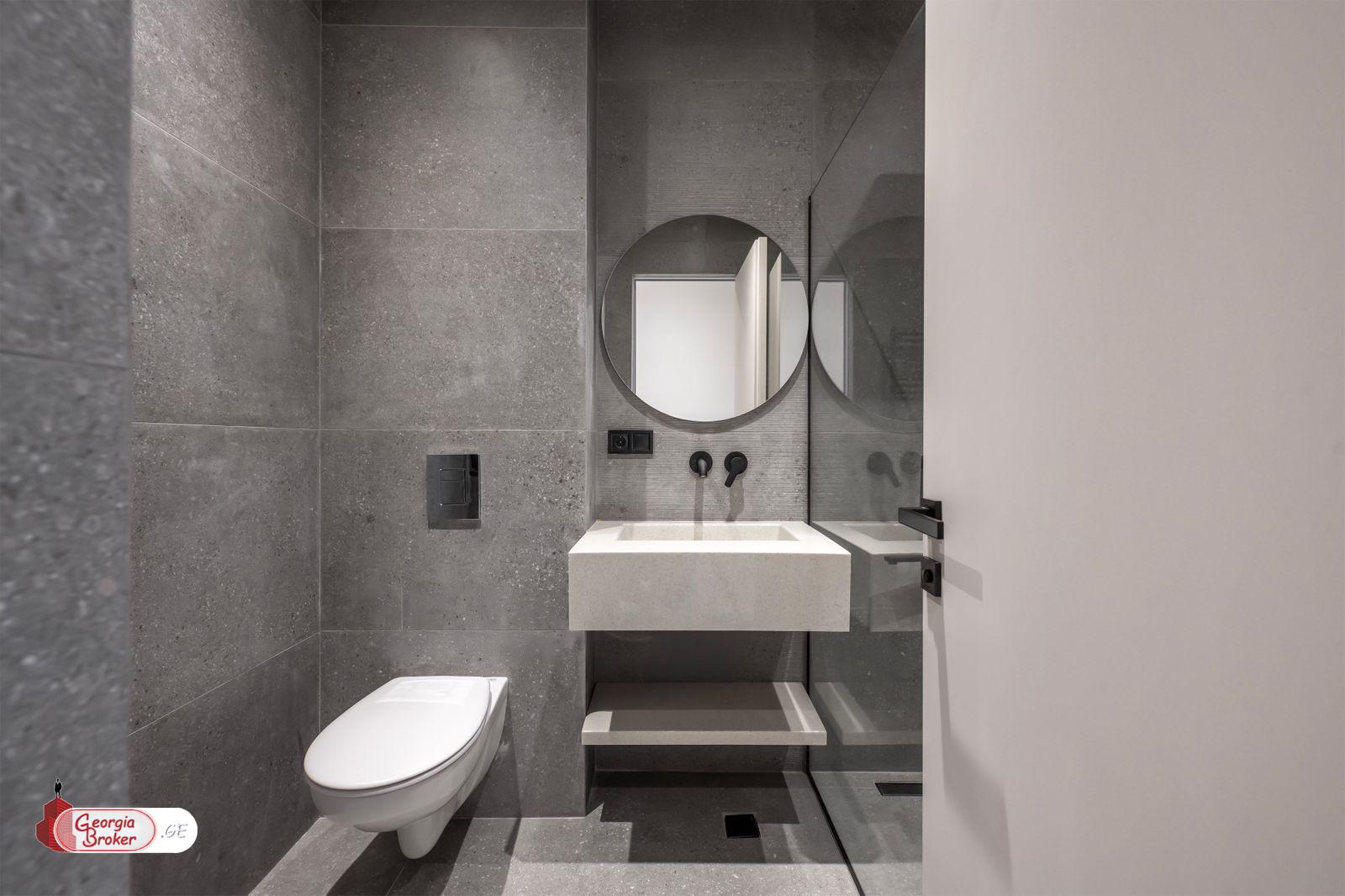 იყიდება ახალი გარემონტებული 5 ოთახიანი ბინა