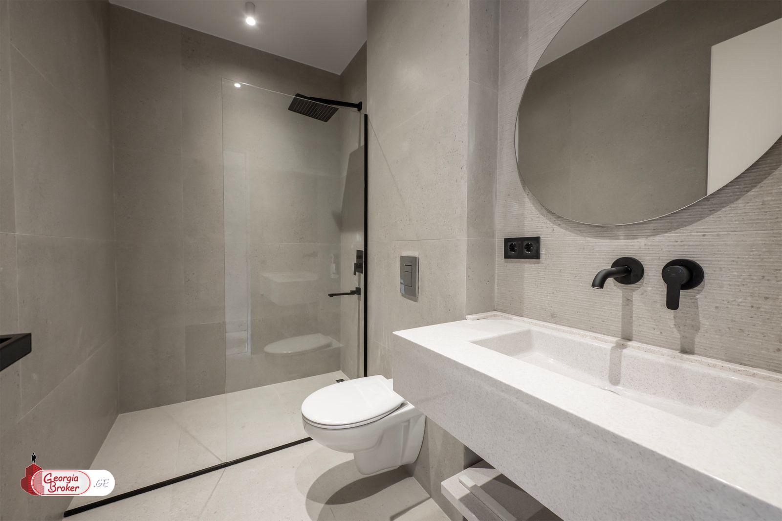 იყიდება ახალი გარემონტებული 5 ოთახიანი ბინა