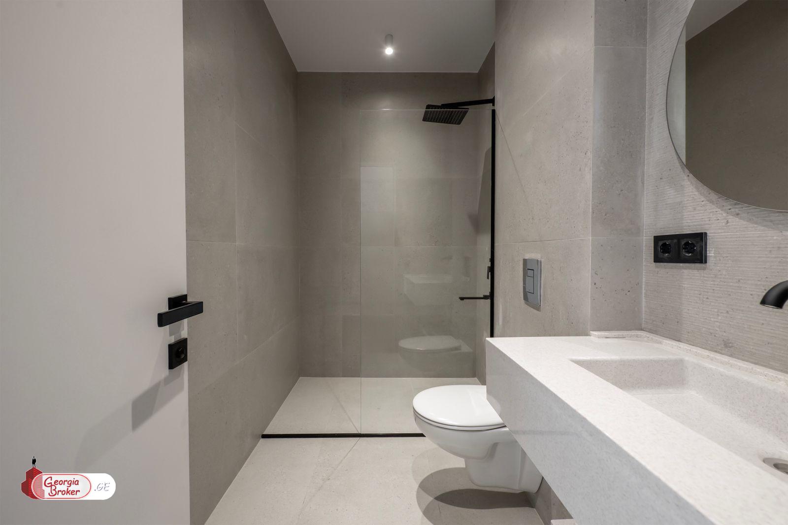 იყიდება ახალი გარემონტებული 5 ოთახიანი ბინა