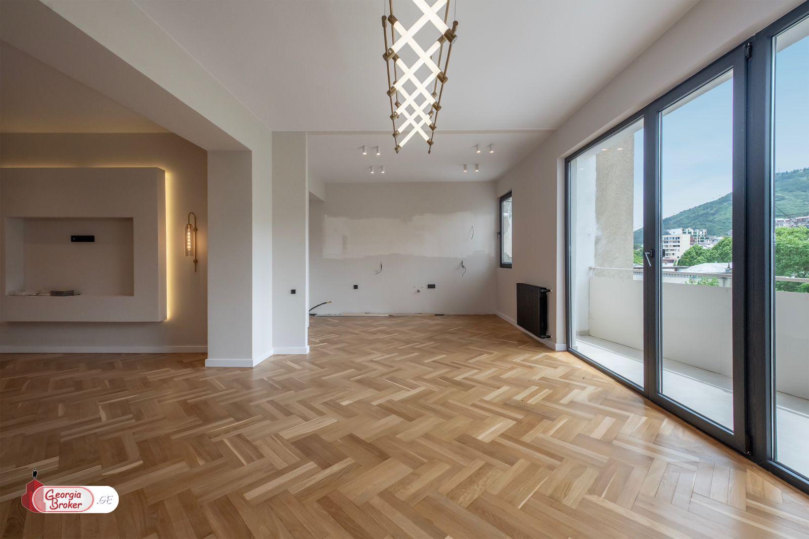 იყიდება ახალი გარემონტებული 5 ოთახიანი ბინა