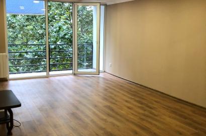 იყიდება ახალი გარემონტებული 4 ოთახიანი ბინა