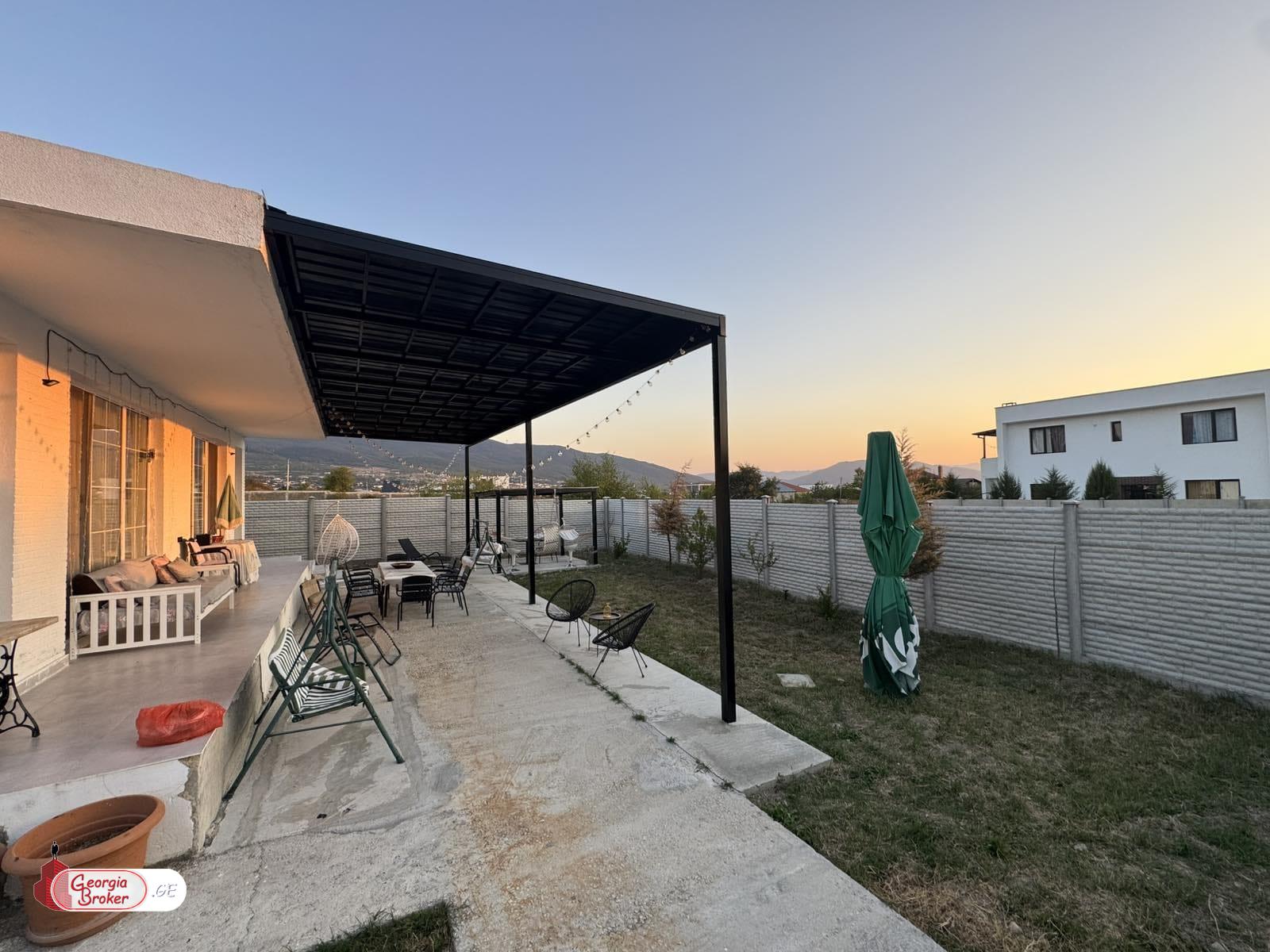 იყიდება ახალი გარემონტებული 5 ოთახიანი სახლი