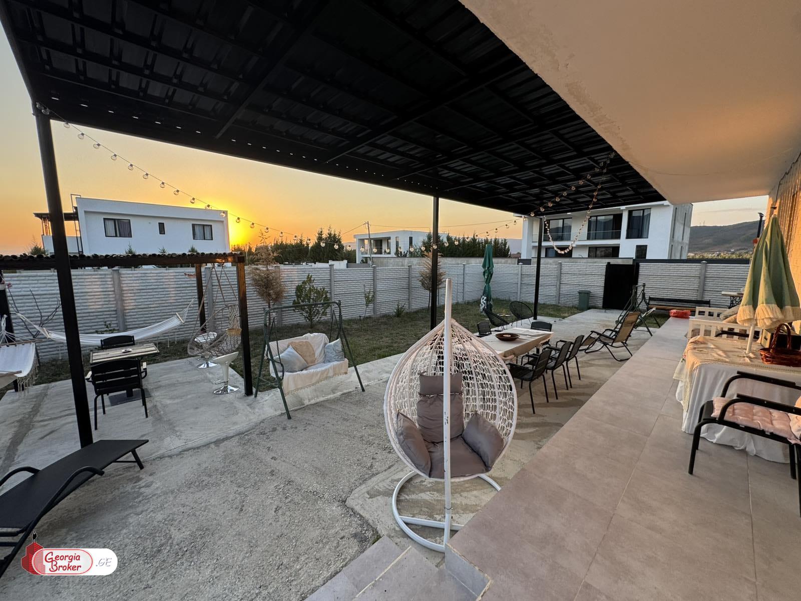 იყიდება ახალი გარემონტებული 5 ოთახიანი სახლი