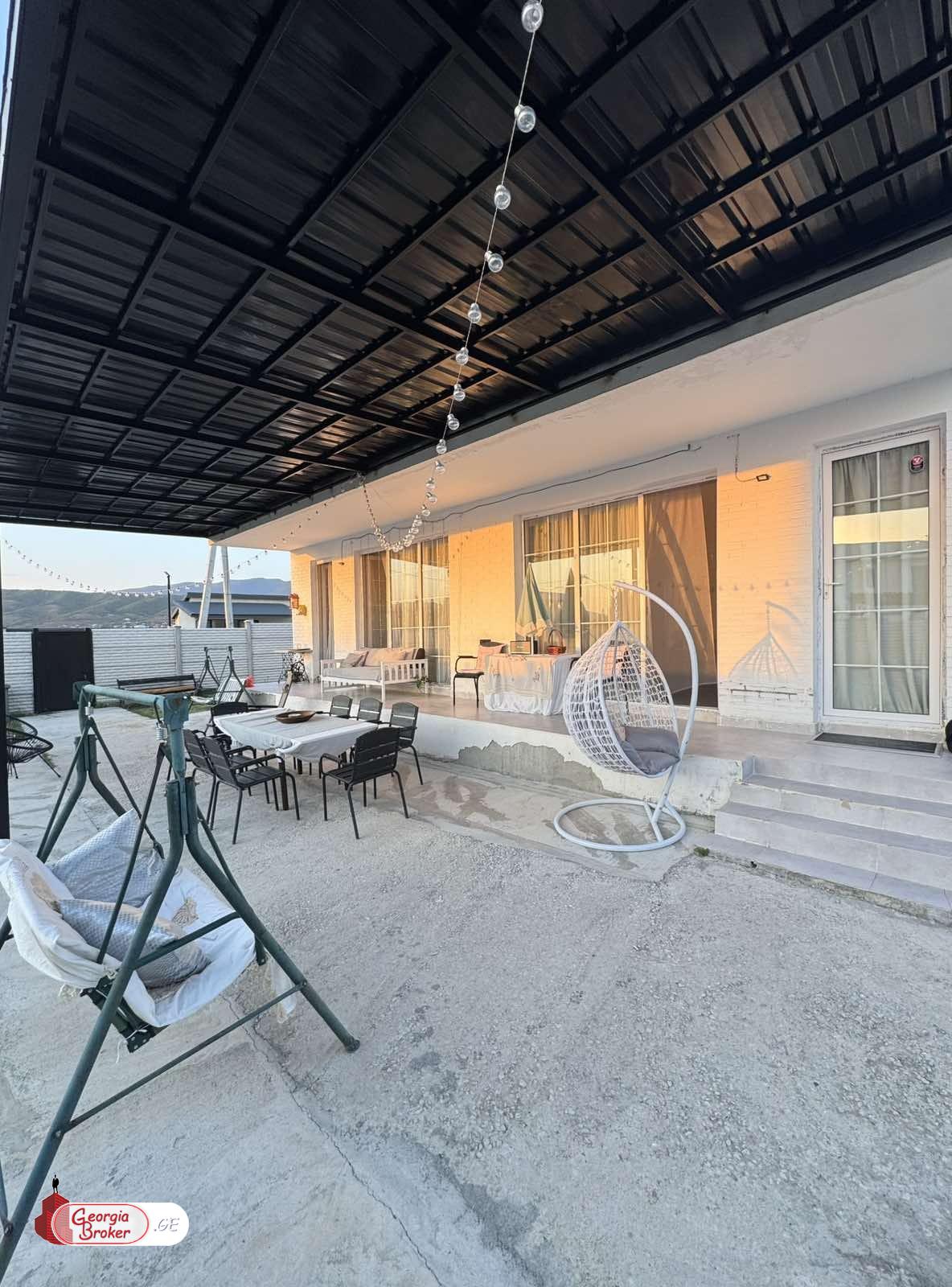 იყიდება ახალი გარემონტებული 5 ოთახიანი სახლი