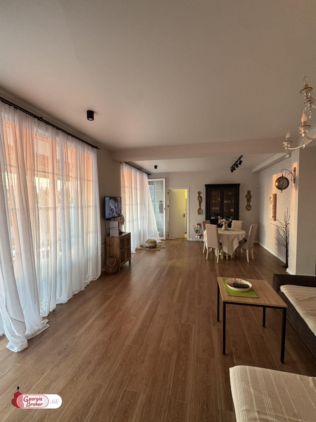 იყიდება ახალი გარემონტებული 5 ოთახიანი სახლი