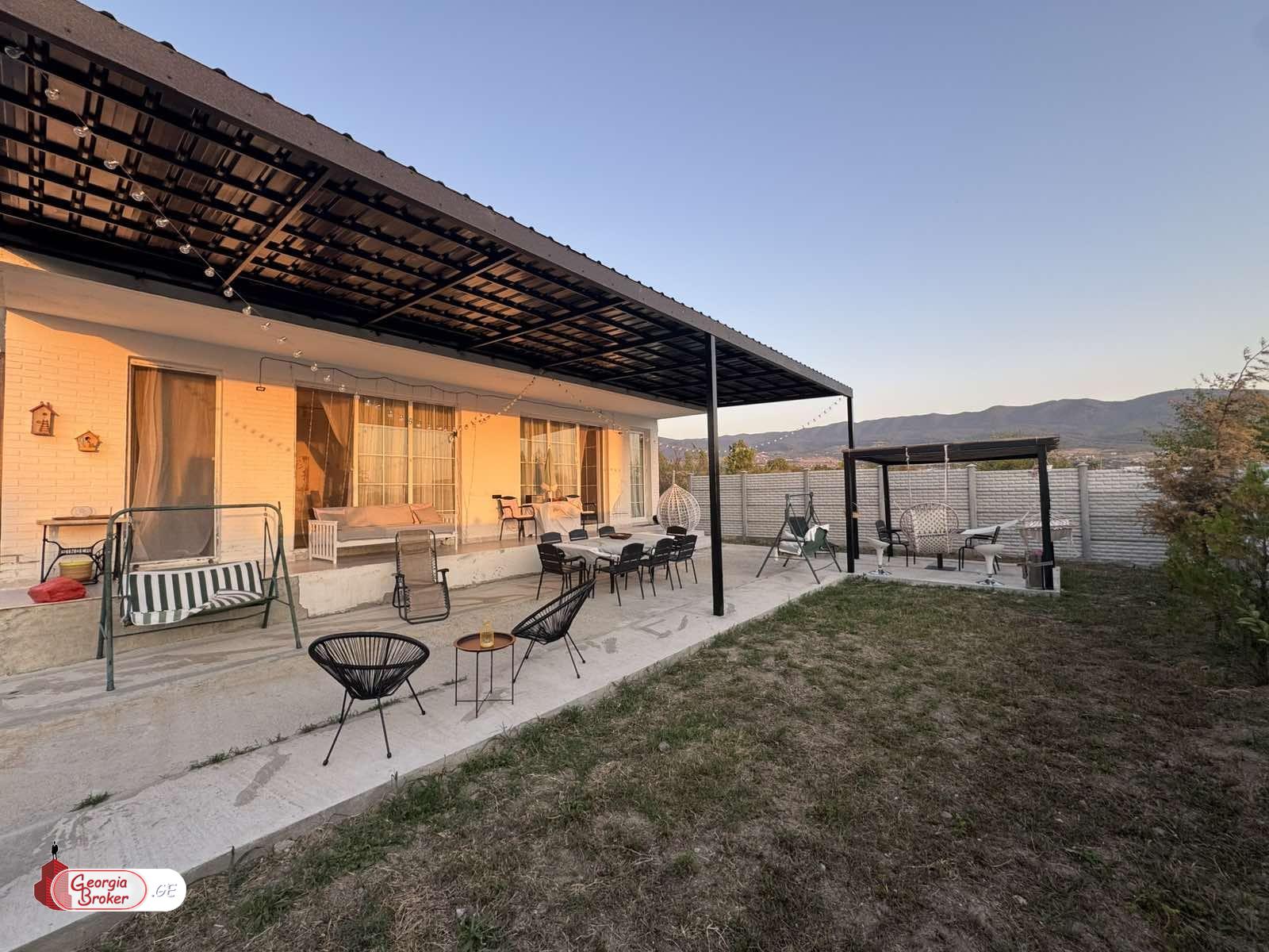 იყიდება ახალი გარემონტებული 5 ოთახიანი სახლი