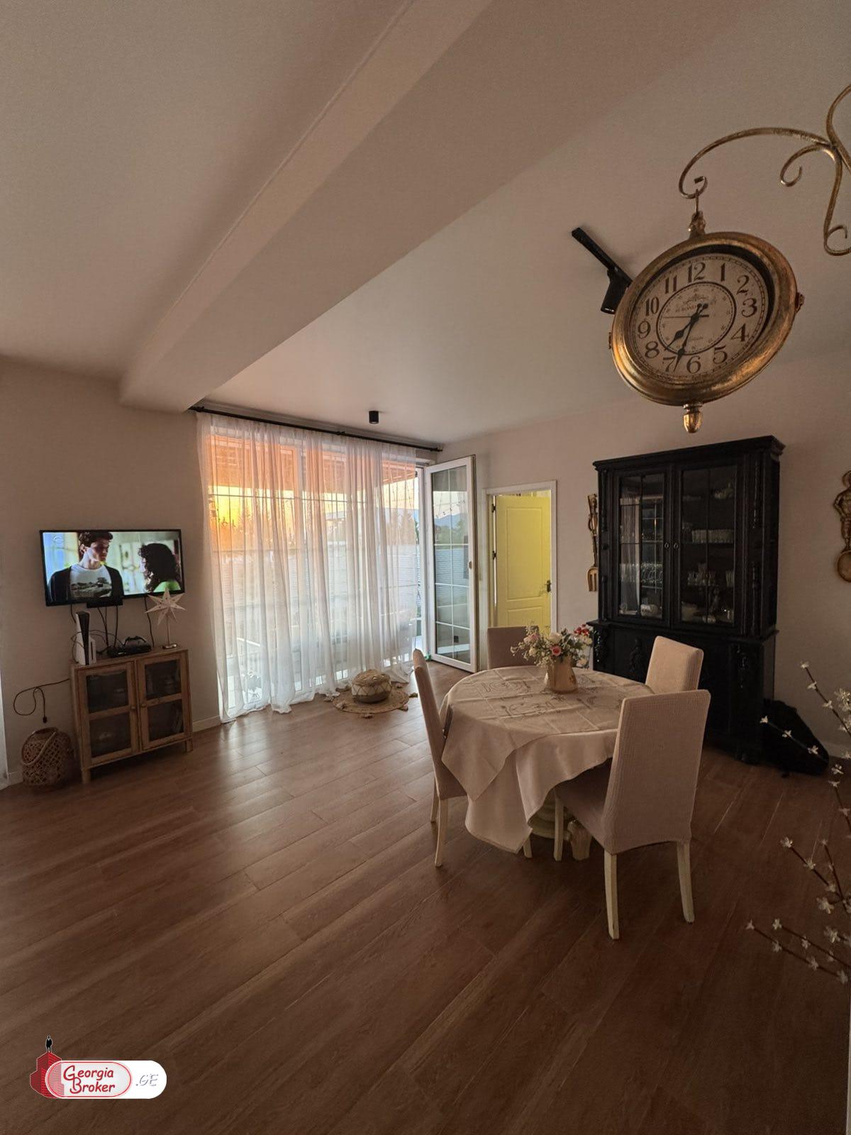 იყიდება ახალი გარემონტებული 5 ოთახიანი სახლი