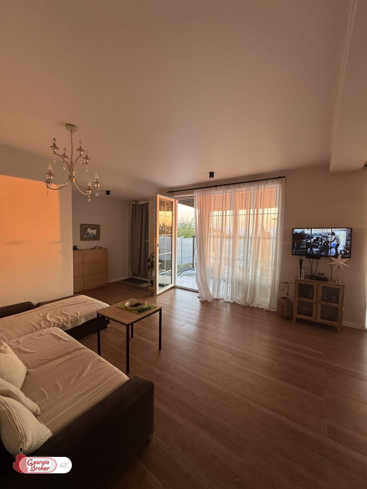 იყიდება ახალი გარემონტებული 5 ოთახიანი სახლი