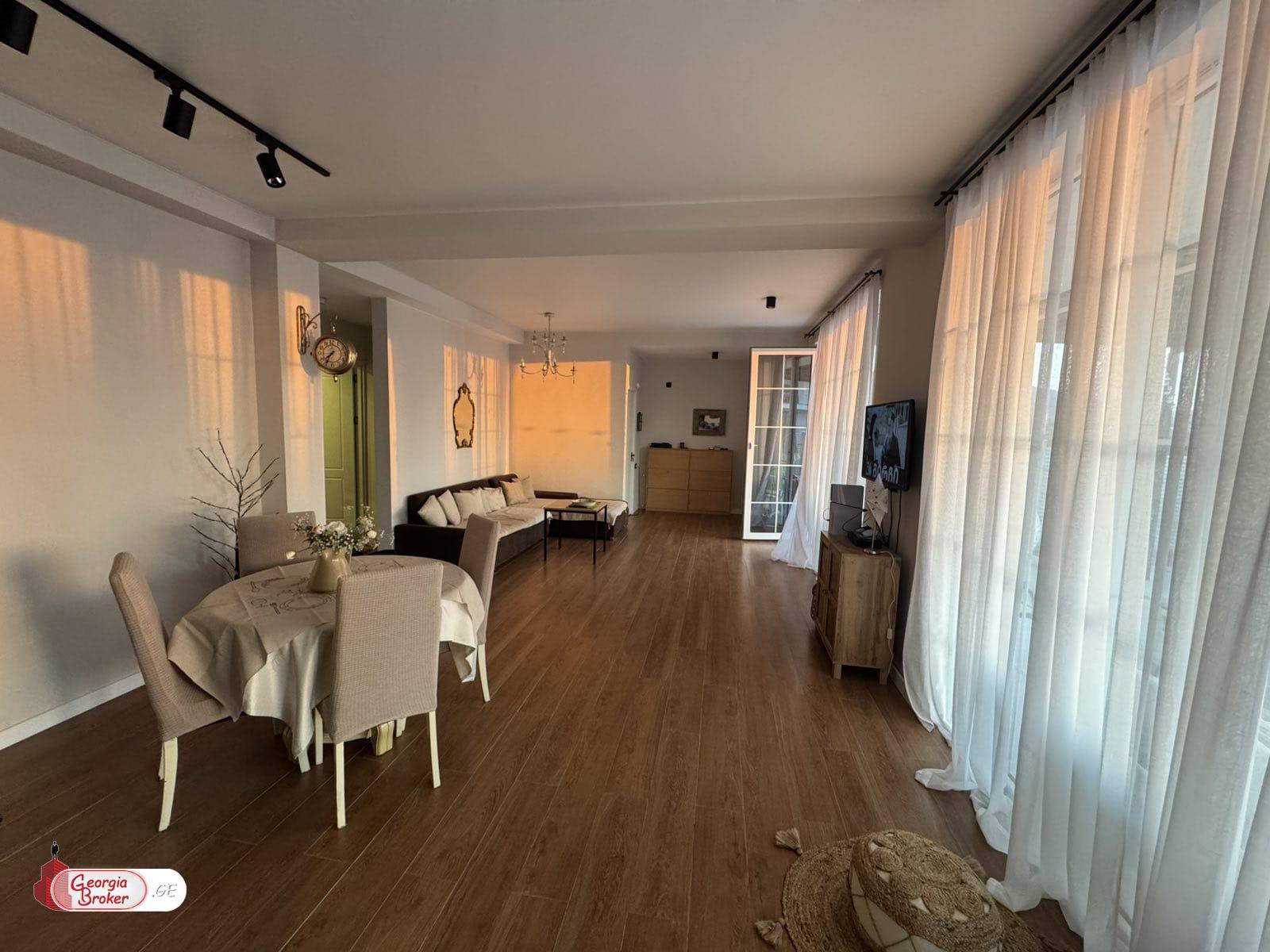 იყიდება ახალი გარემონტებული 5 ოთახიანი სახლი