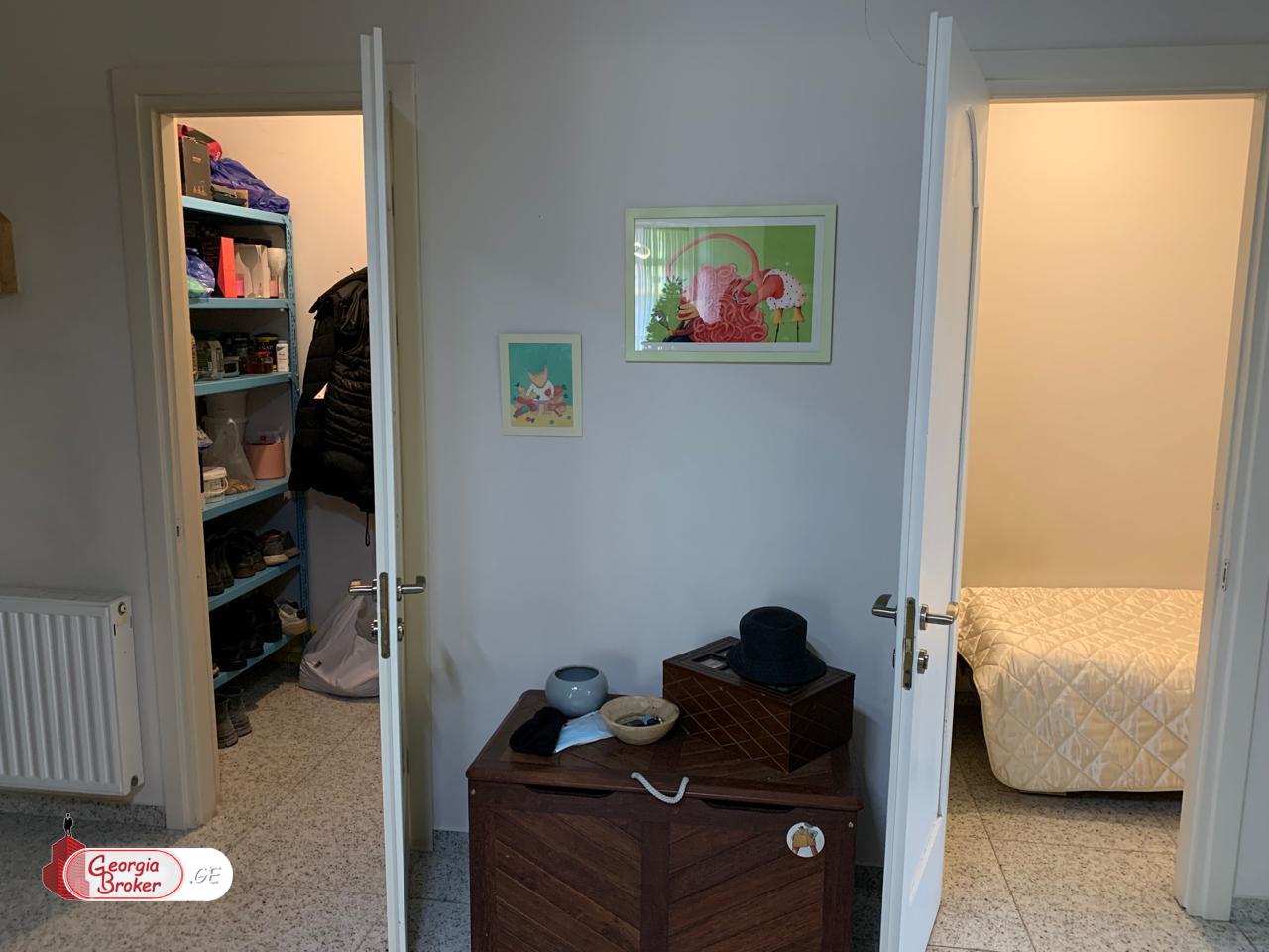 продается квартира с новым ремонтом 4-комнаты