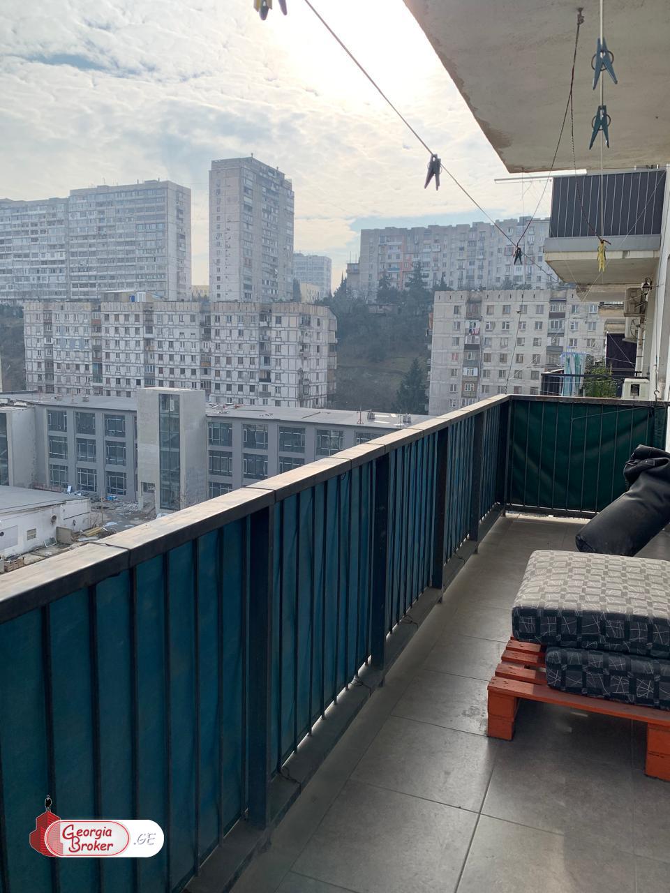 продается квартира с новым ремонтом 4-комнаты