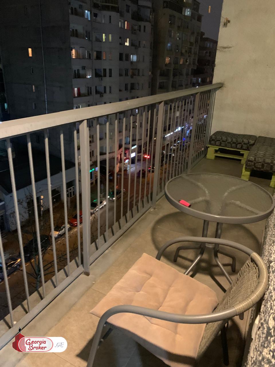 продается квартира с новым ремонтом 4-комнаты