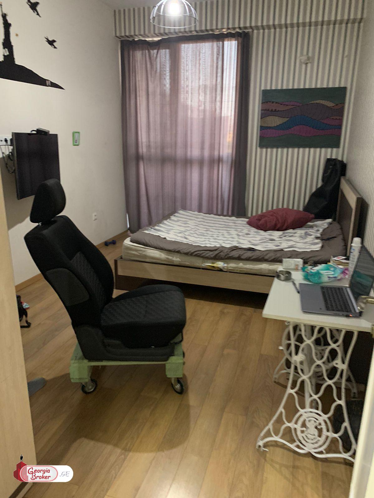 продается квартира с новым ремонтом 4-комнаты