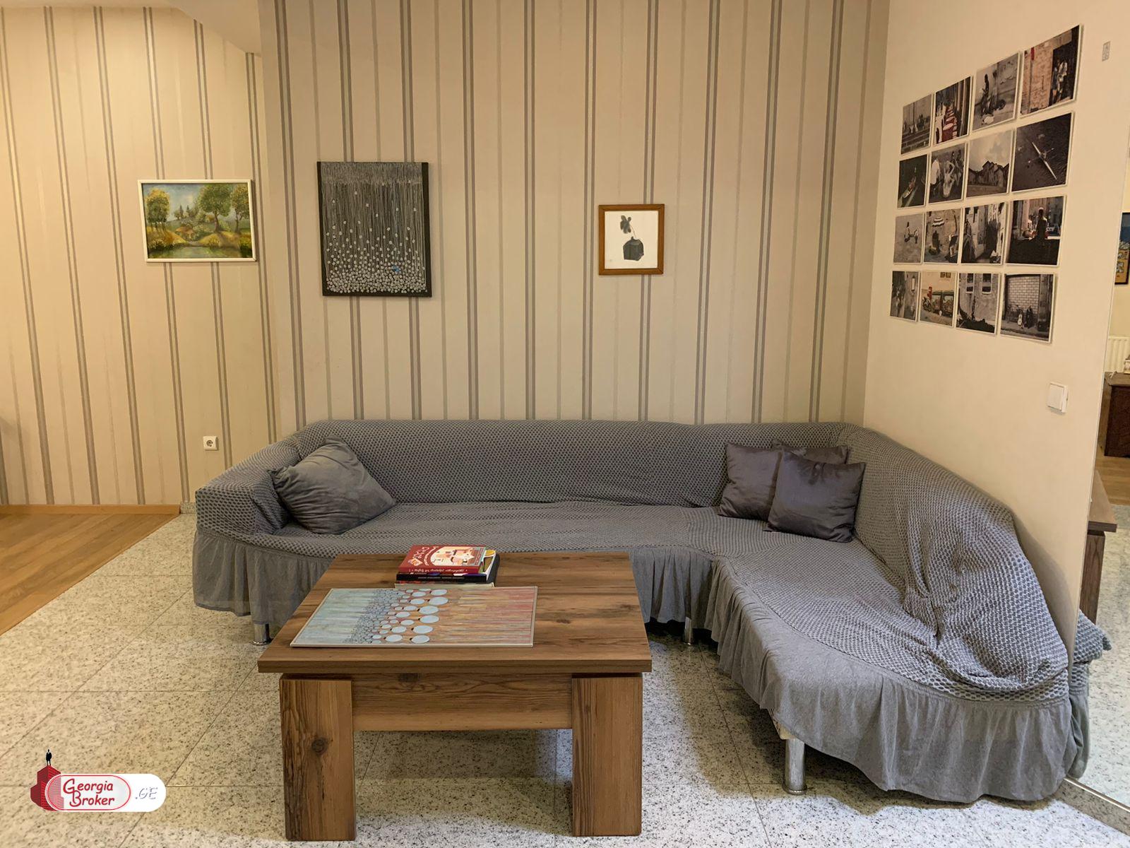 продается квартира с новым ремонтом 4-комнаты