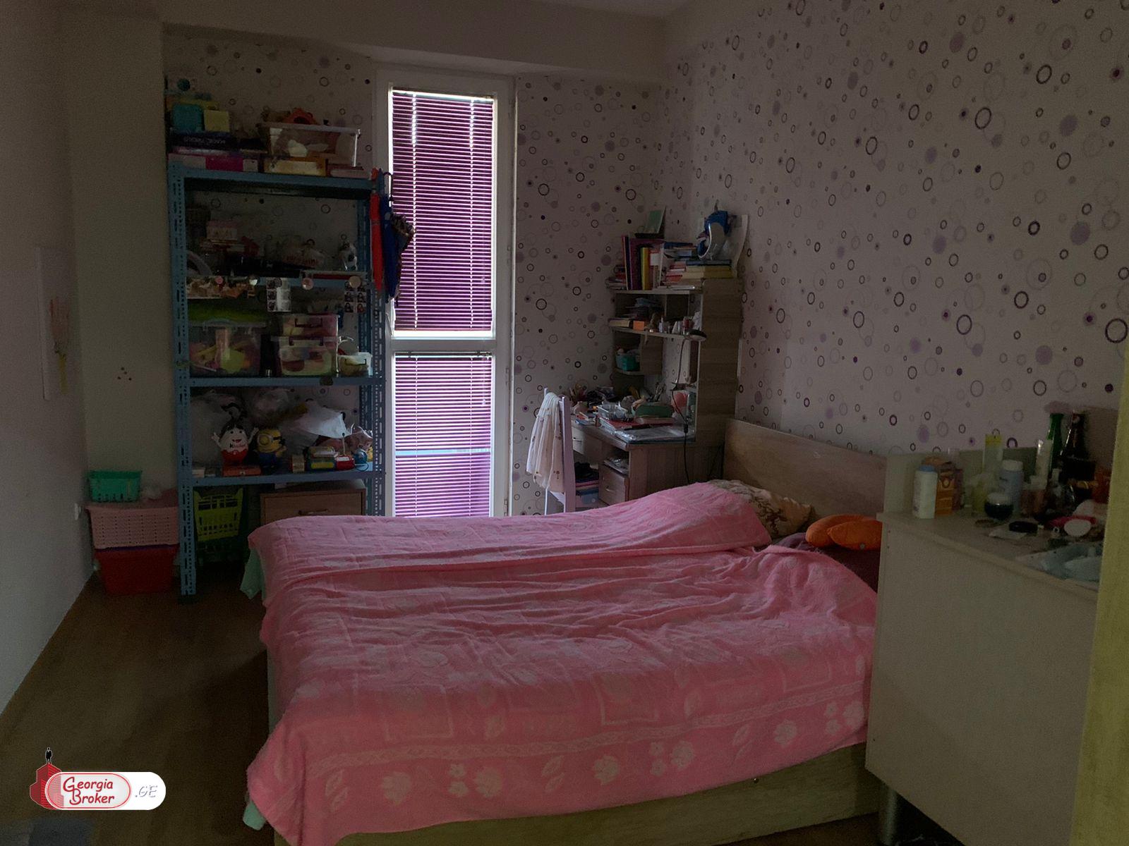 продается квартира с новым ремонтом 4-комнаты