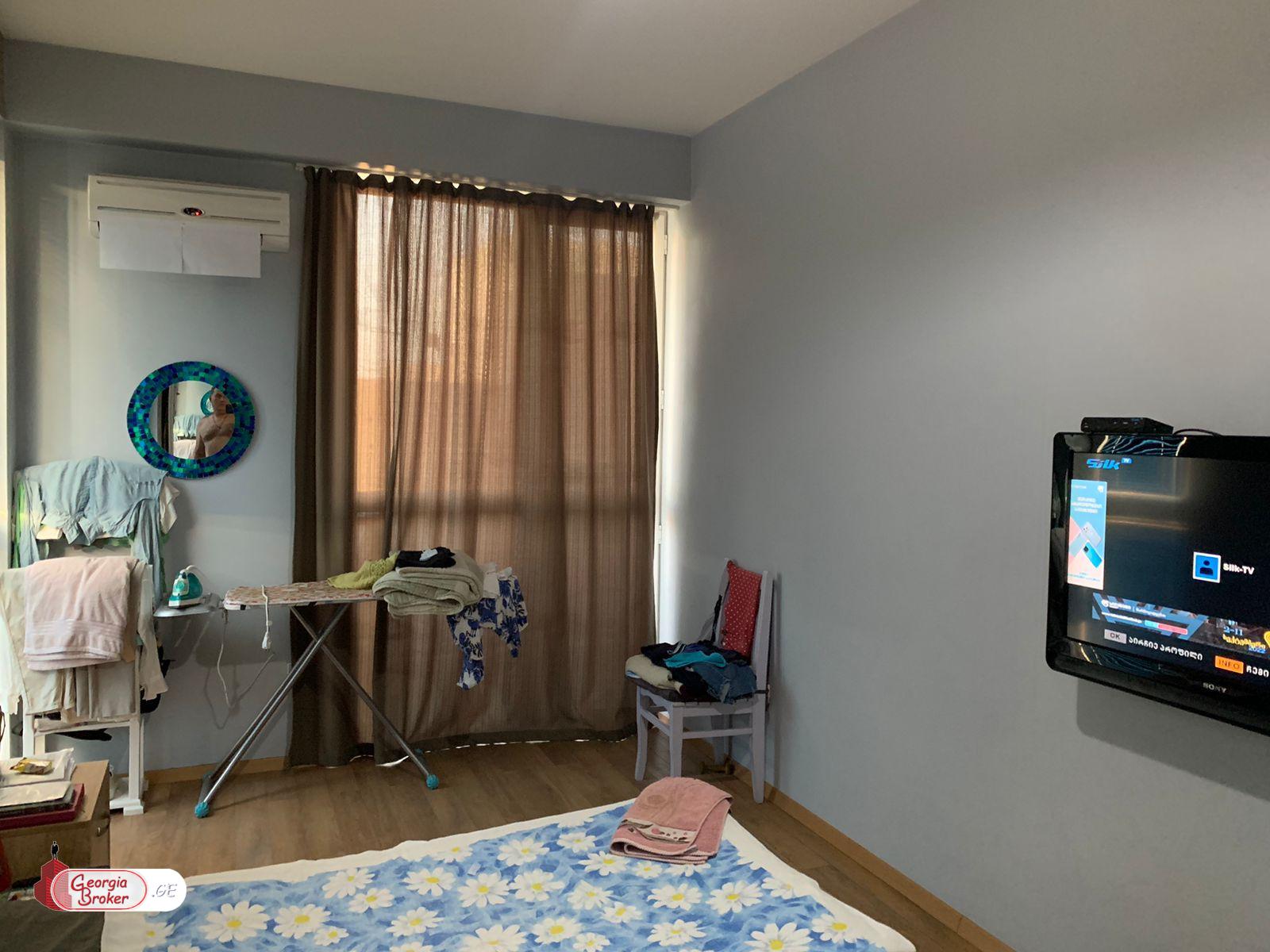 продается квартира с новым ремонтом 4-комнаты