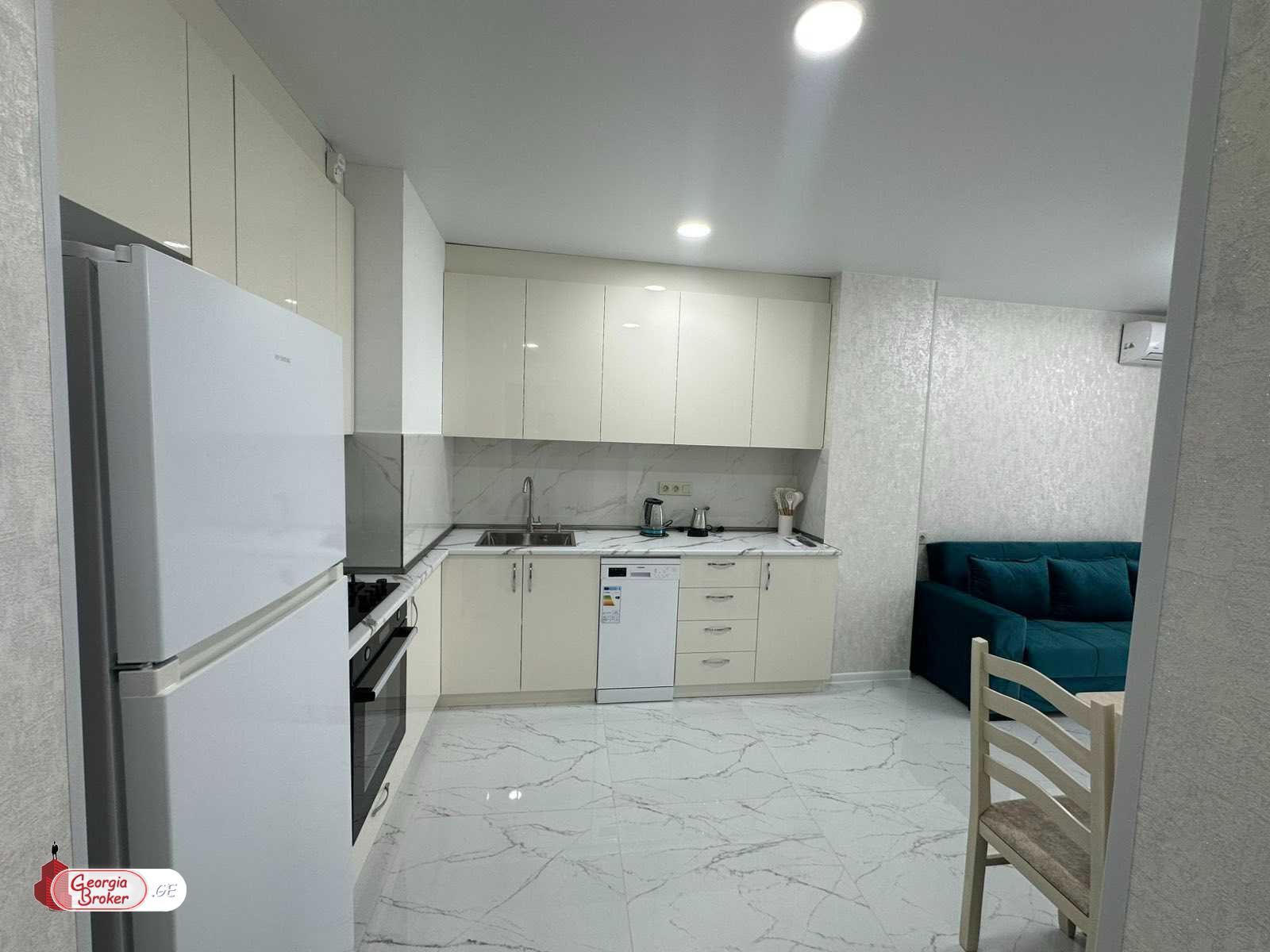 ქირავდება ახალი გარემონტებული 2 ოთახიანი ბინა