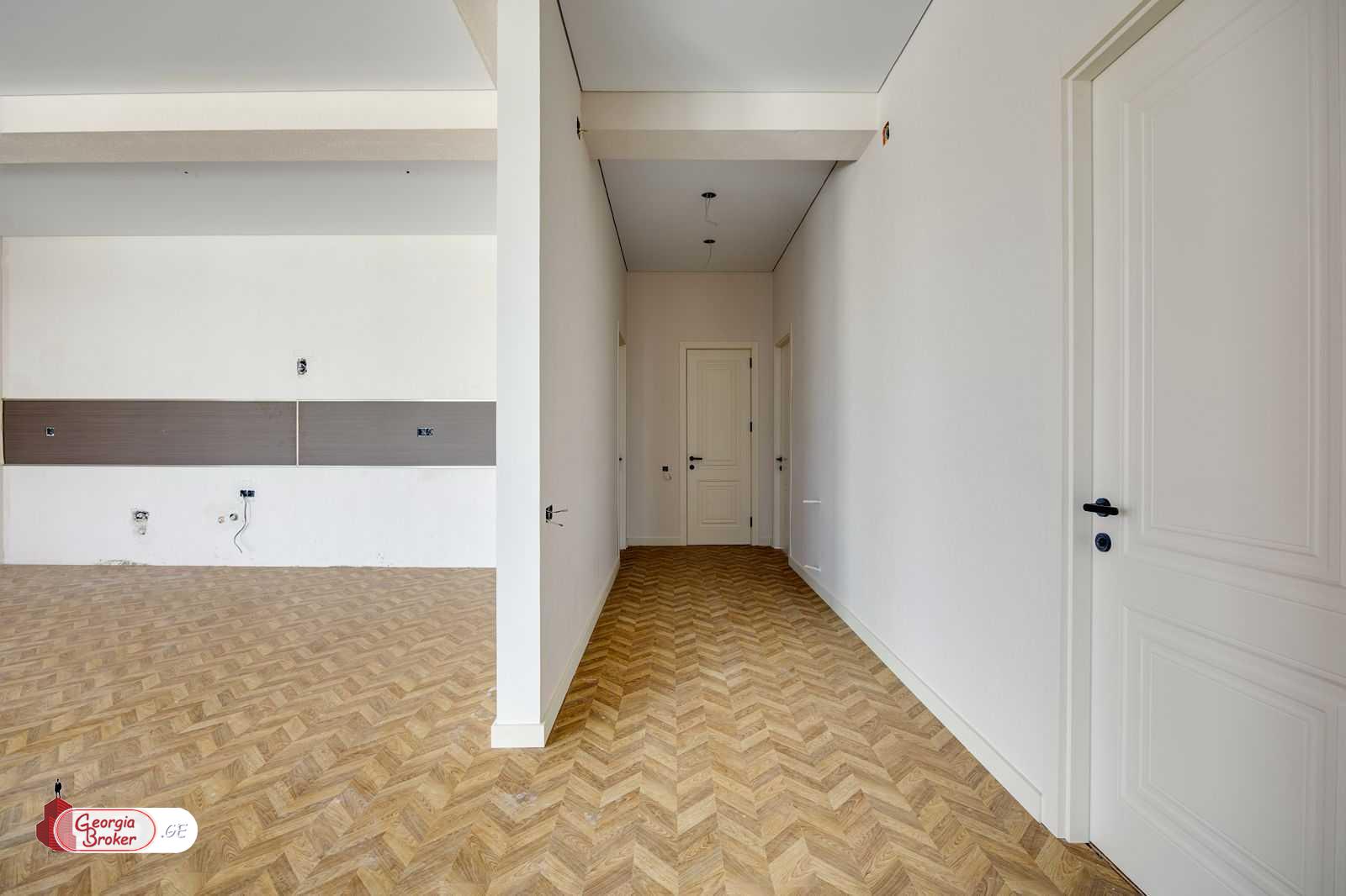 იყიდება ახალი გარემონტებული 5 ოთახიანი სახლი