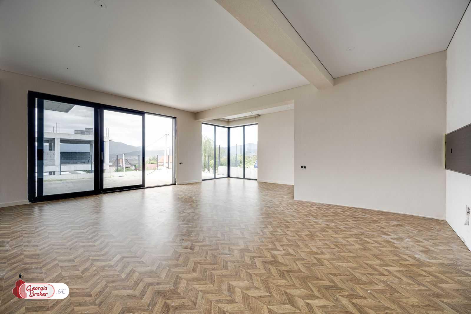 იყიდება ახალი გარემონტებული 5 ოთახიანი სახლი