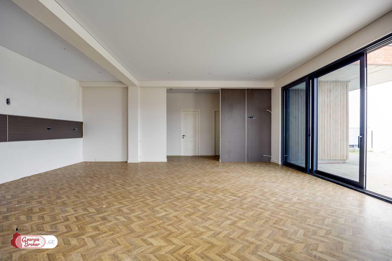 იყიდება ახალი გარემონტებული 5 ოთახიანი სახლი