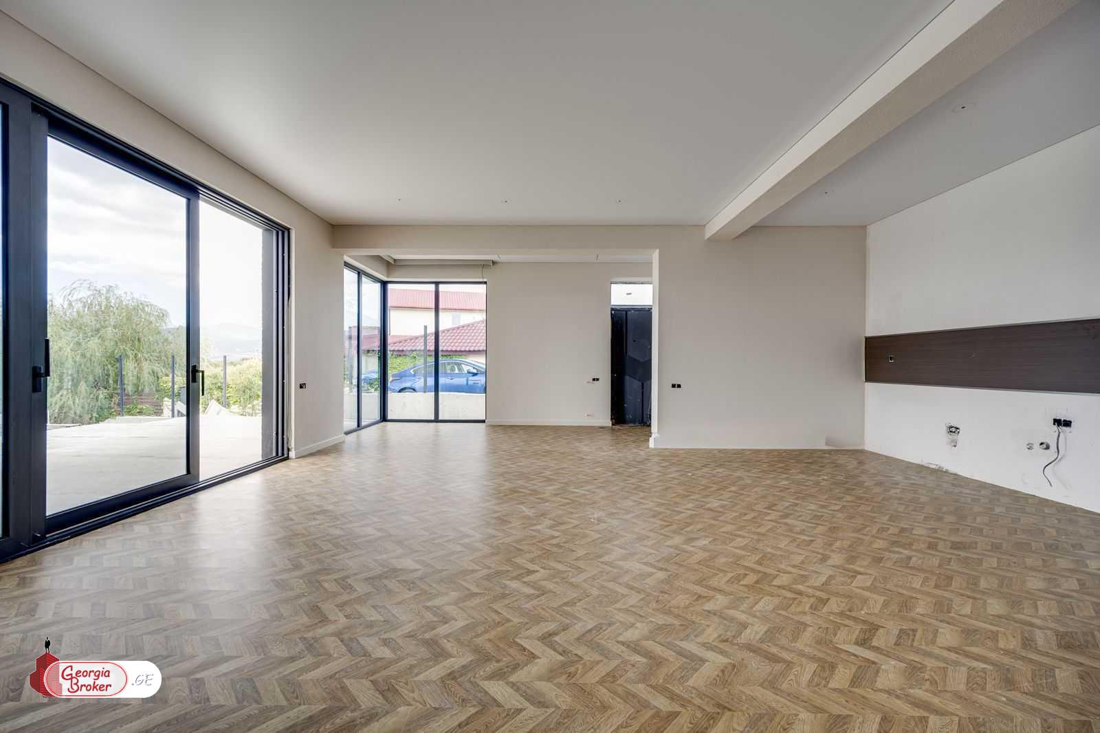 იყიდება ახალი გარემონტებული 5 ოთახიანი სახლი