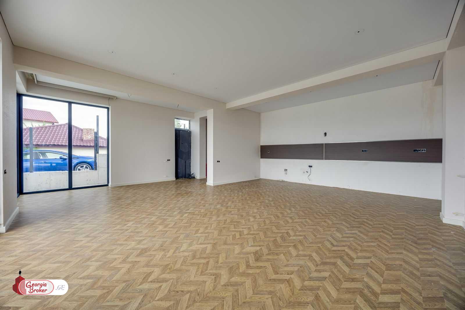 იყიდება ახალი გარემონტებული 5 ოთახიანი სახლი