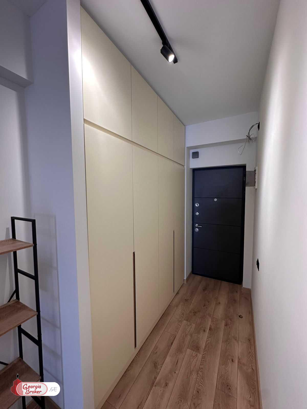 в аренду квартира с новым ремонтом 2-комнаты