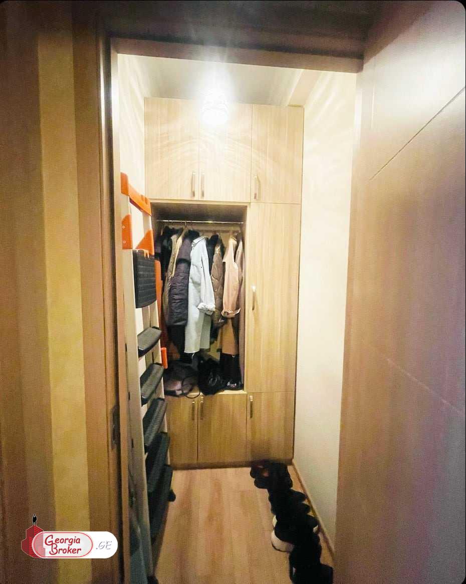 продается квартира с новым ремонтом 3-комнаты