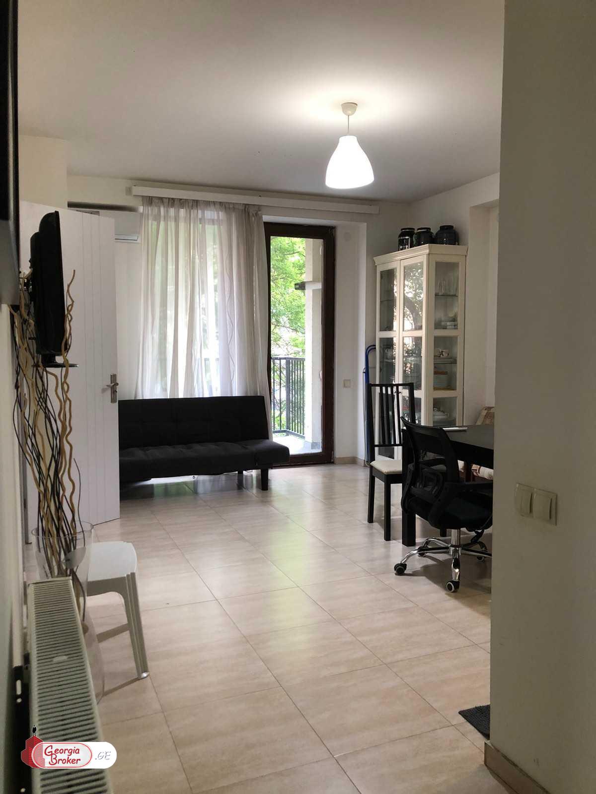 в аренду квартира с новым ремонтом 3-комнаты