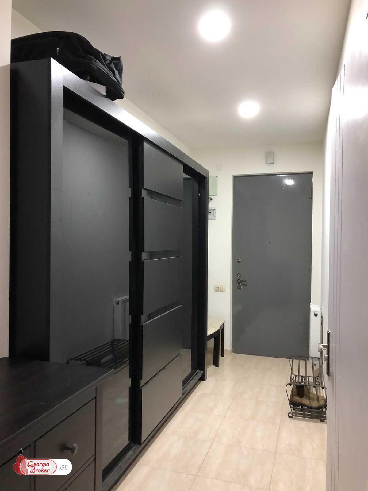 в аренду квартира с новым ремонтом 3-комнаты