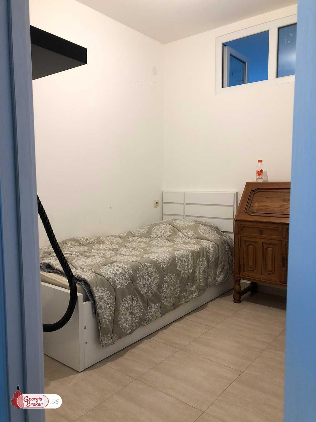 в аренду квартира с новым ремонтом 3-комнаты