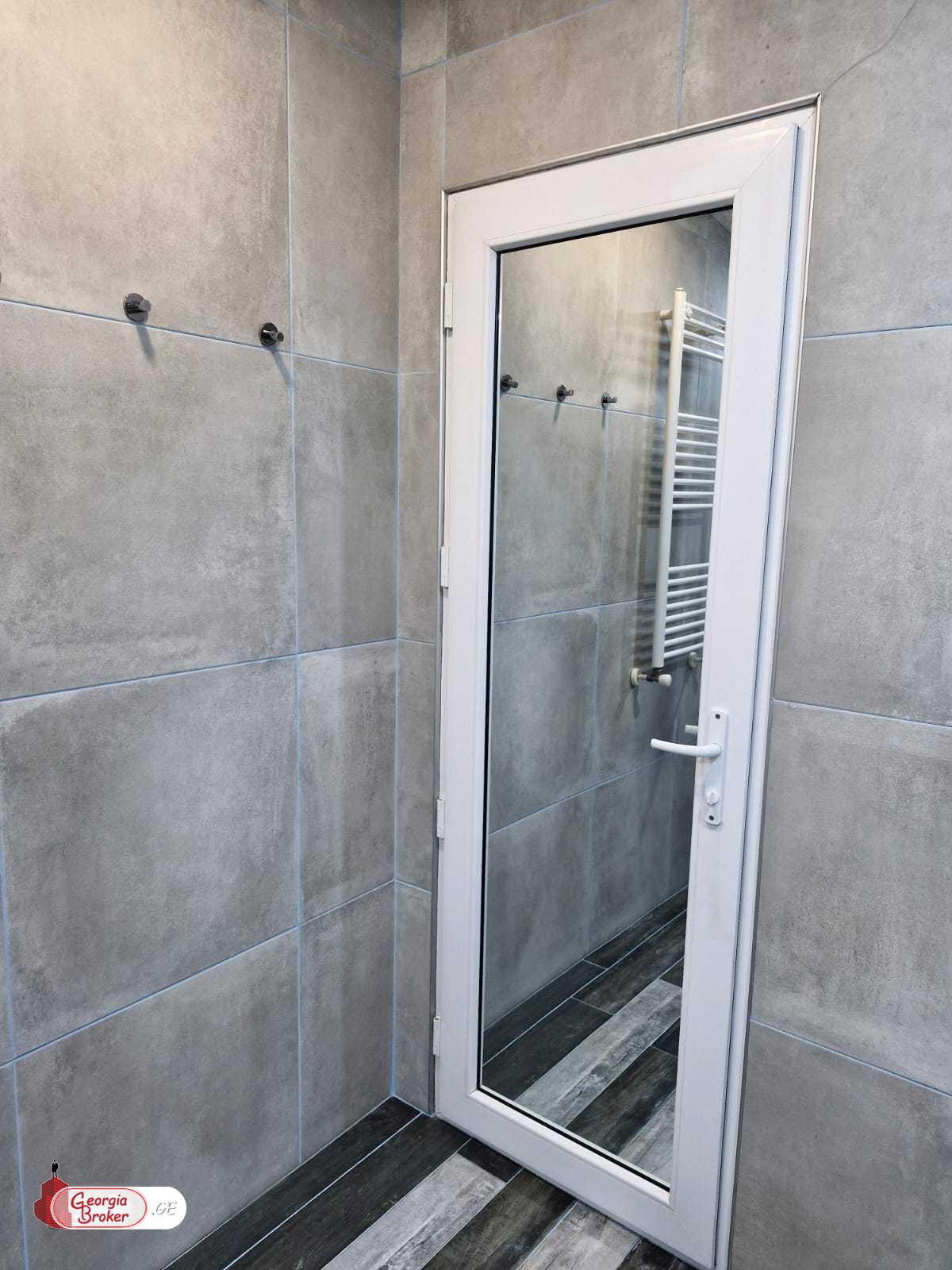 იყიდება ახალი გარემონტებული 3 ოთახიანი ბინა