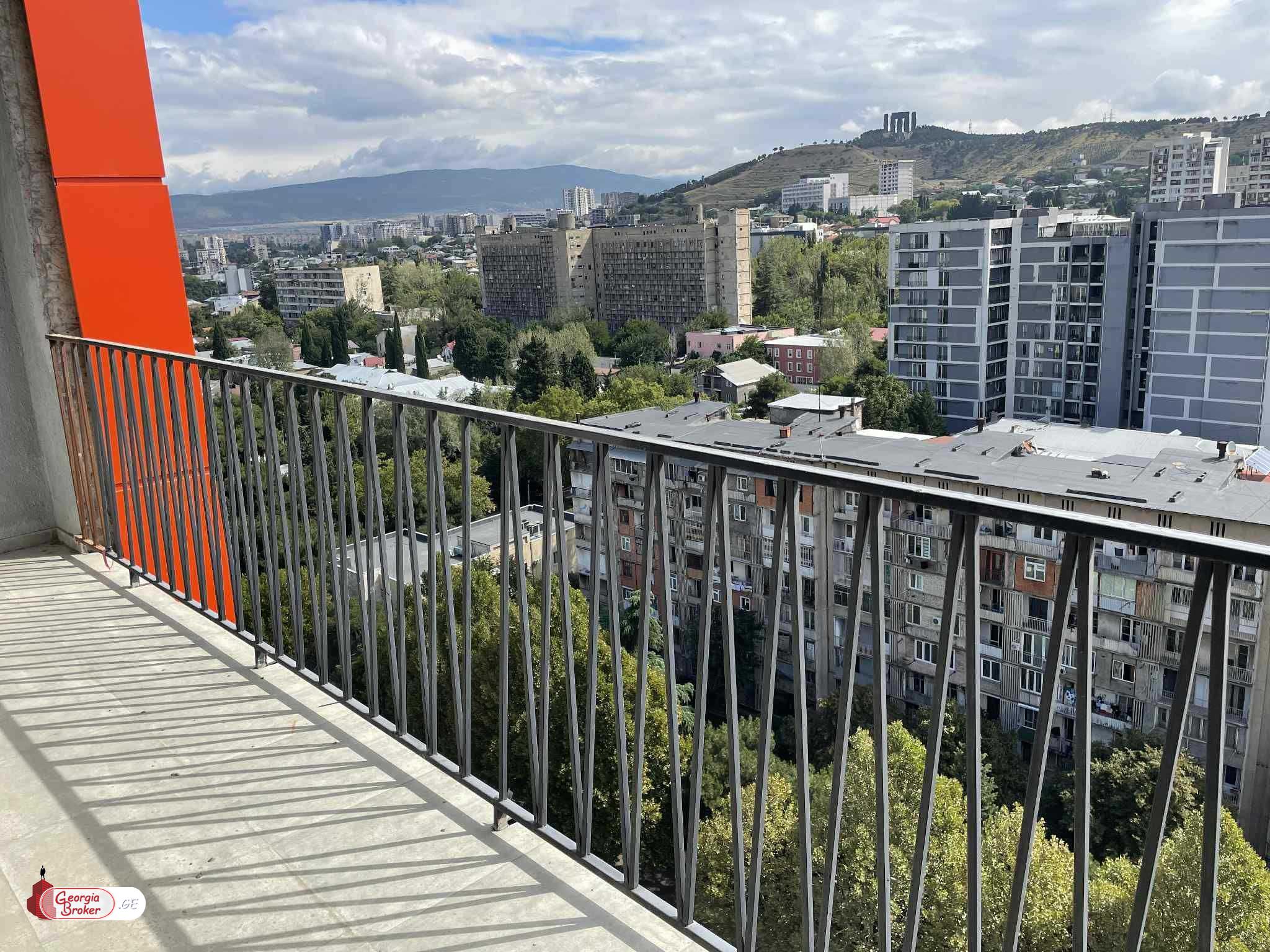 продается квартира с новым ремонтом 3-комнаты