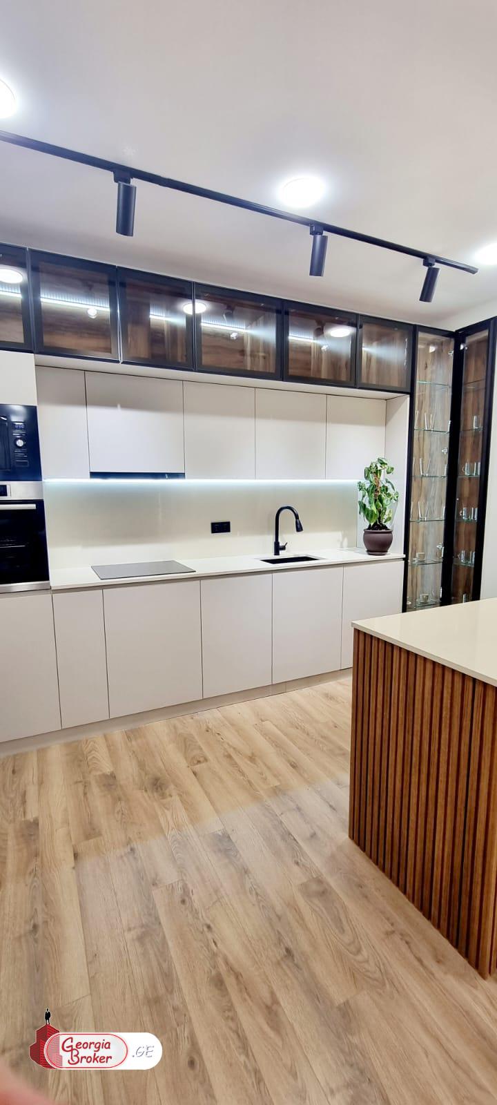 იყიდება ახალი გარემონტებული 3 ოთახიანი ბინა