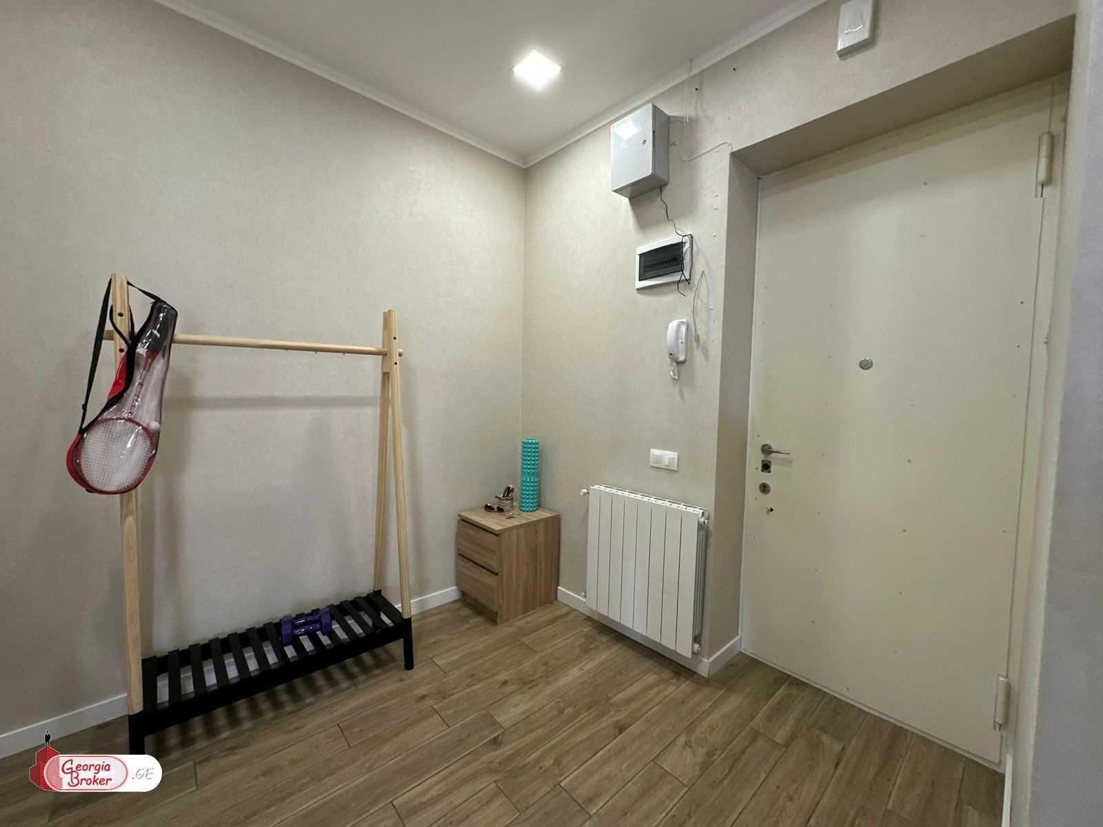 продается квартира с новым ремонтом 3-комнаты