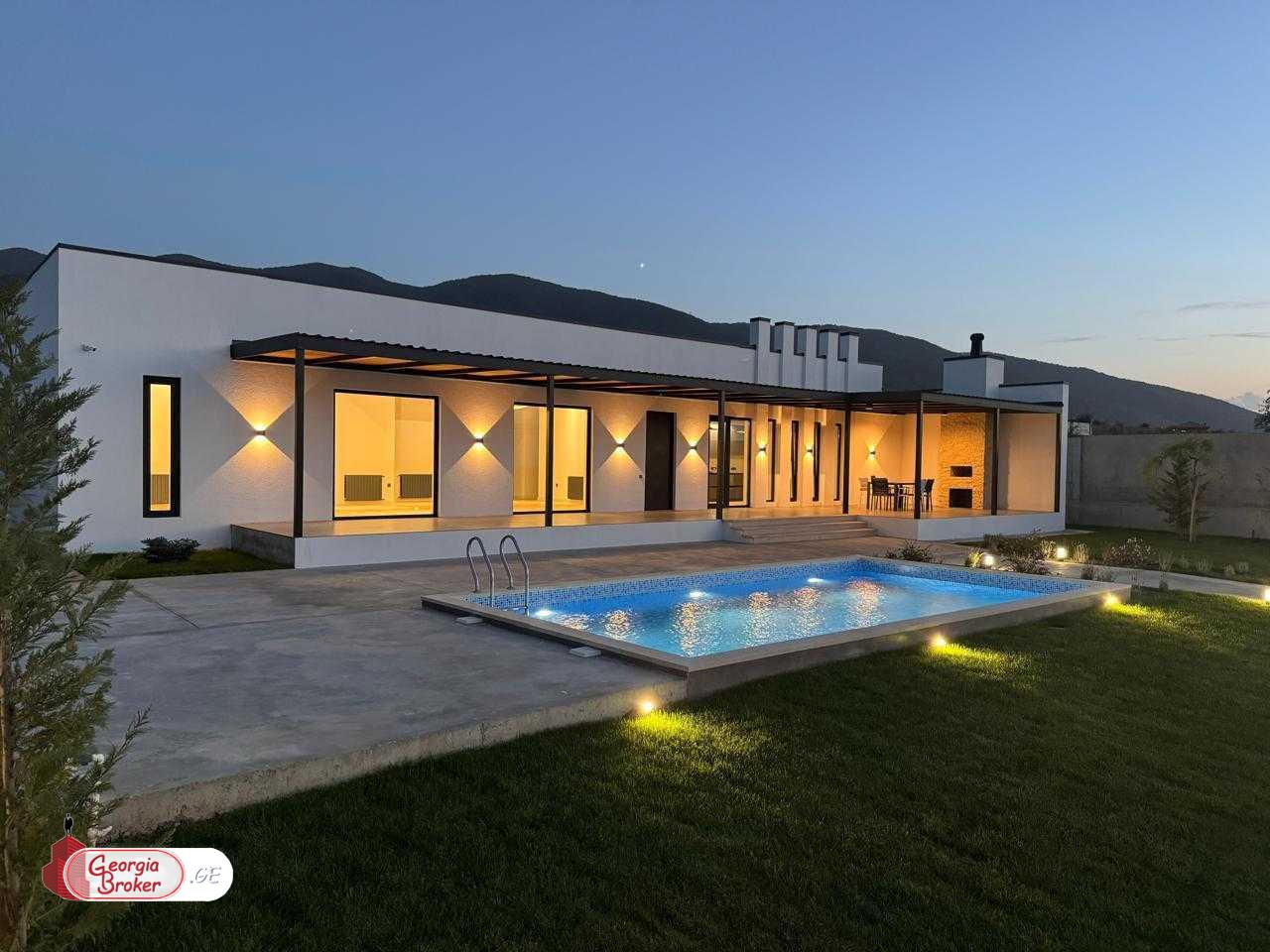 იყიდება ახალი გარემონტებული 8 ოთახიანი სახლი