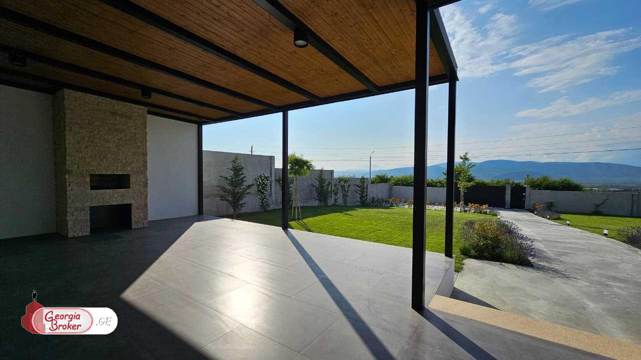 იყიდება ახალი გარემონტებული 8 ოთახიანი სახლი