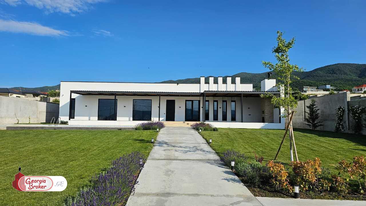 იყიდება ახალი გარემონტებული 8 ოთახიანი სახლი