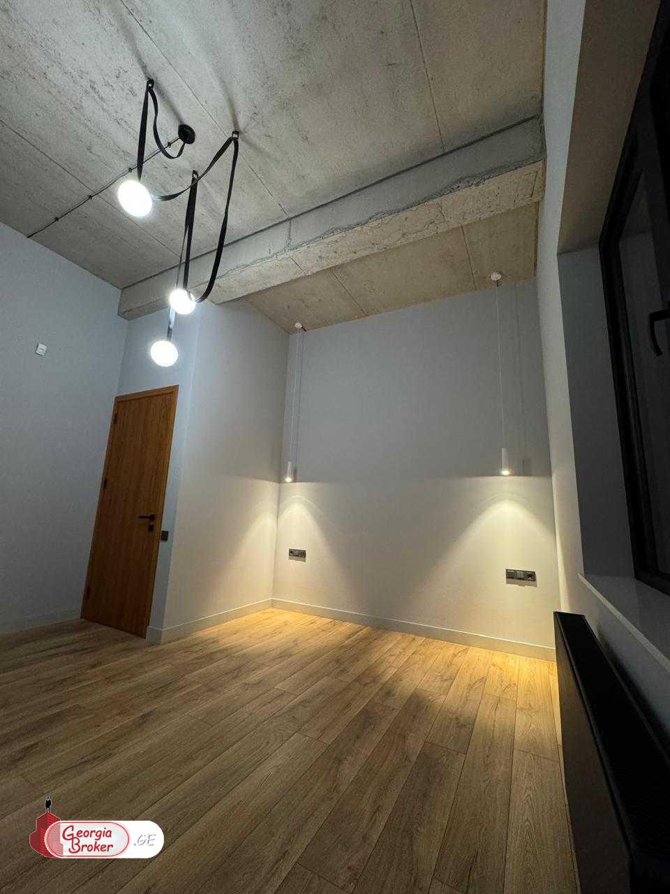 იყიდება ახალი გარემონტებული 8 ოთახიანი სახლი