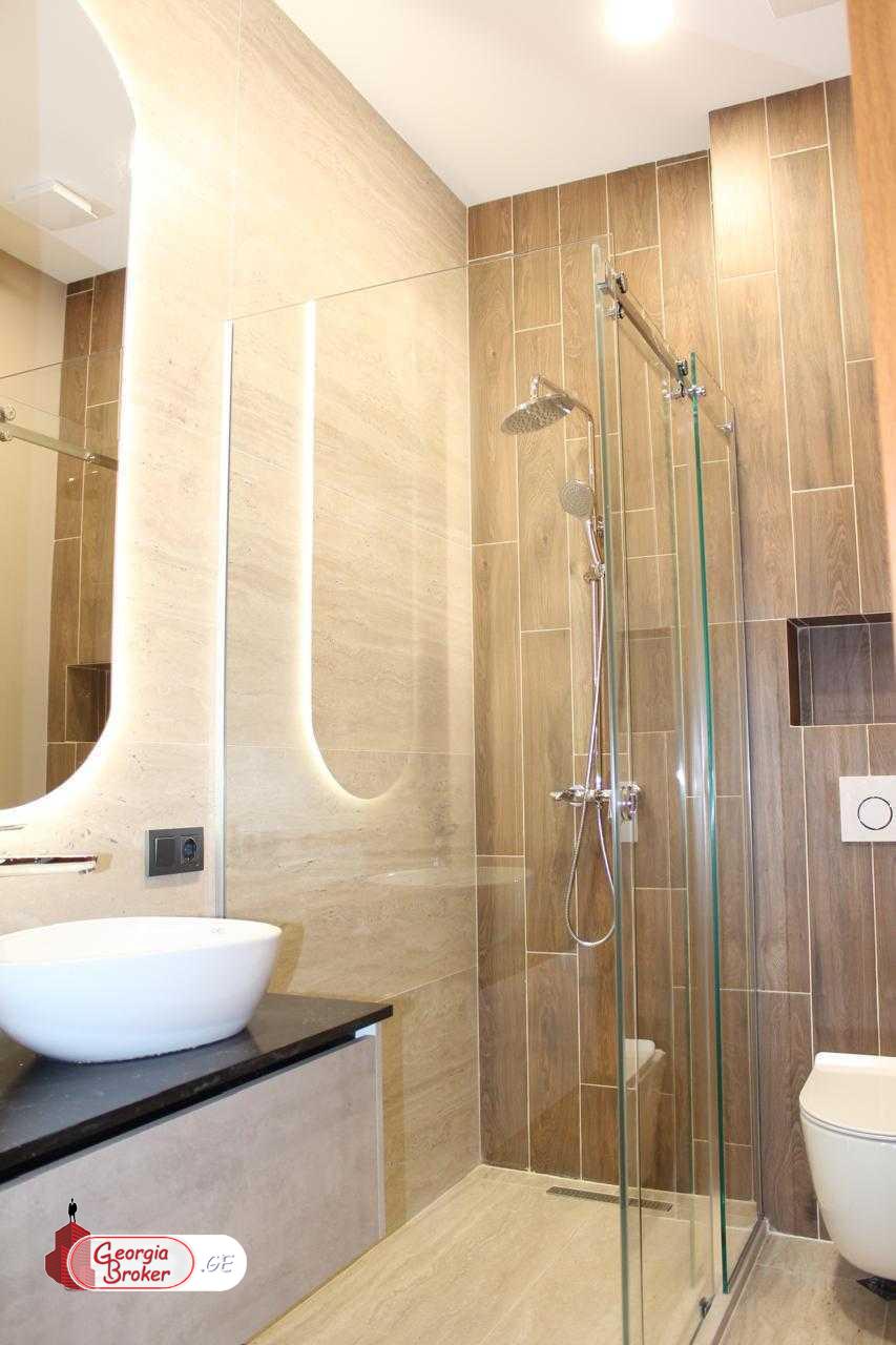 იყიდება ახალი გარემონტებული 8 ოთახიანი სახლი